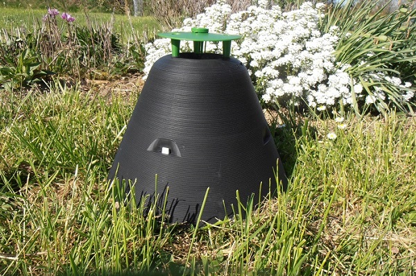 Le piège à phéromone permet de capturer et détecter la présence du charançon rouge du palmier dans son jardin.